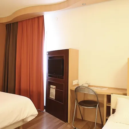 Hotel Ibis Bourg Jasseron/teyssonge 3*